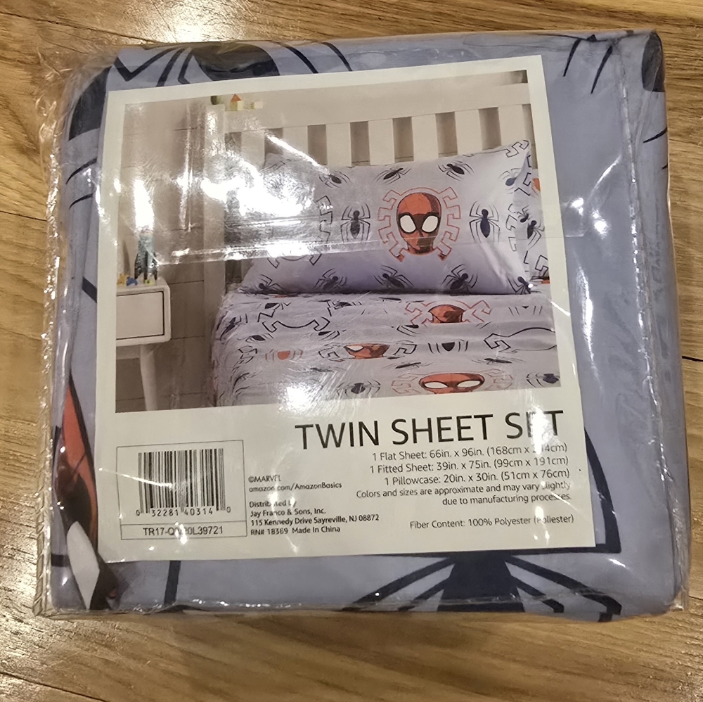 Marvel Twin Sheet Set - Light Blue and Red - Picture 5 of 6